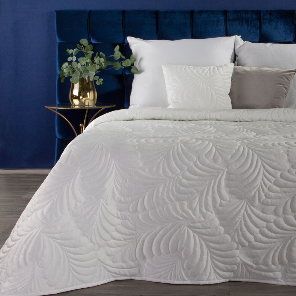 Aksominė lovatiesė “RIA4” balta su/be pagalvėlių užvalkalais
