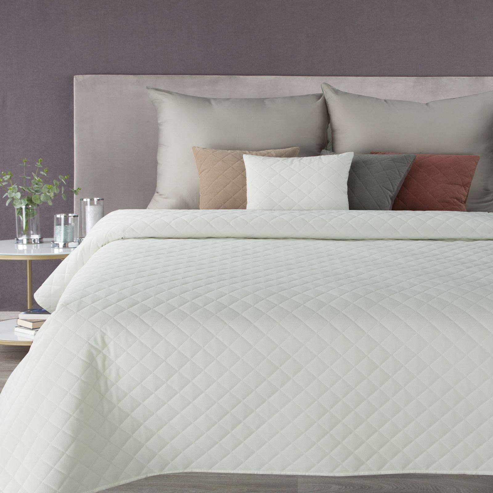 220×240 cm aksominė lovatiesė “Milo” balta