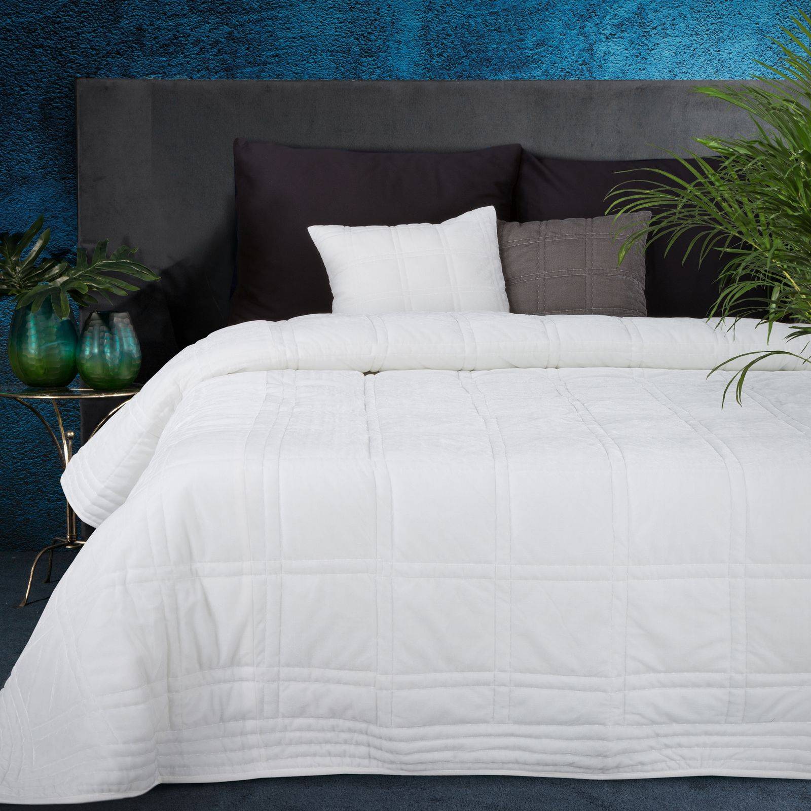 Aksominė lovatiesė “Kristin2” white su/be pagalvėlių užvalkalais, įvairių dydžių