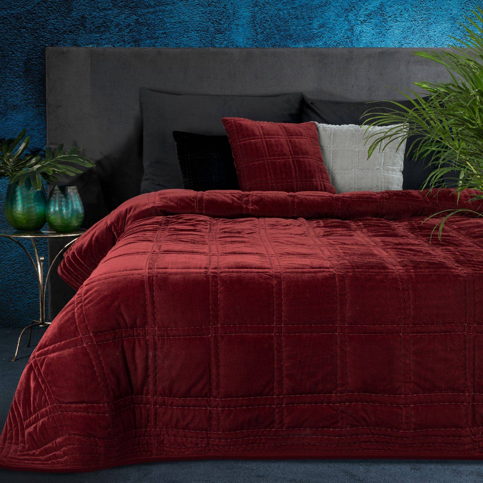 Aksominė lovatiesė “Kristin2” bordo su/be pagalvėlių užvalkalais 200×210 cm