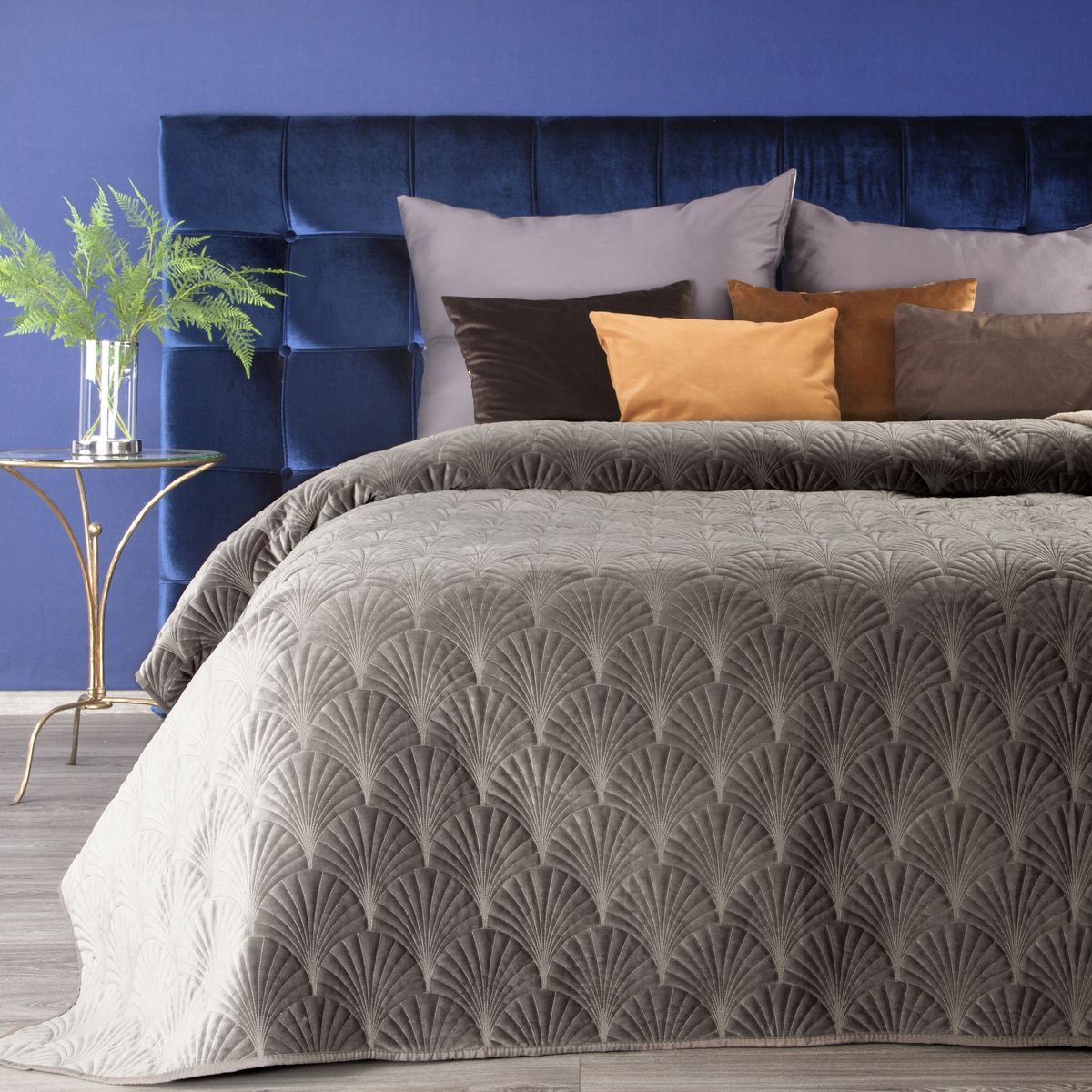 Aksominė lovatiesė “RIA2” dark beige su/be pagalvėlių užvalkalais 220×240 cm